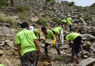 تدشين المرحلة الثانية من إصلاح مدرجات حالمين الزراعية بلحج (صور)