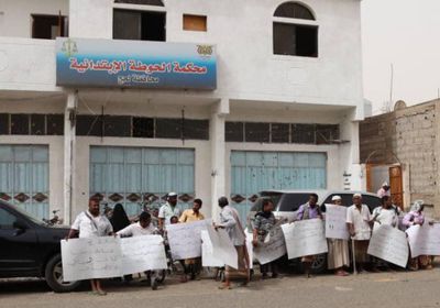 وقفة احتجاجية لمعاقي لحج للمطالبة بحمايتهم من السطو على أراضيهم  