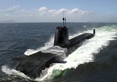 بريطانيا تدرس إرسال غواصة نووية إلى مضيق هرمز لتعزيز الدفاع البحري بالخليج