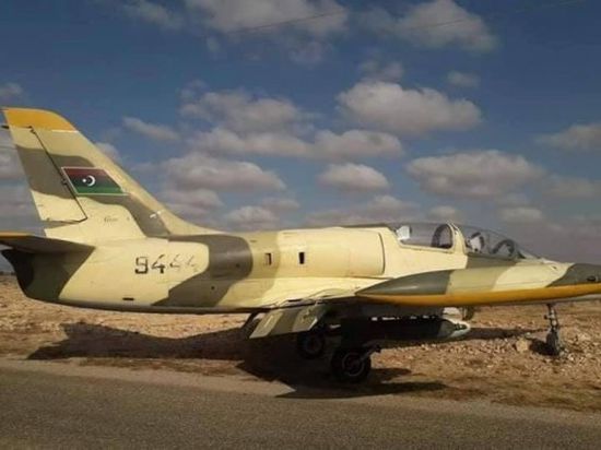 تونس تعتقل قائد طائرة حربية ليبية هبطت إضراريًا على أرضها (صور)