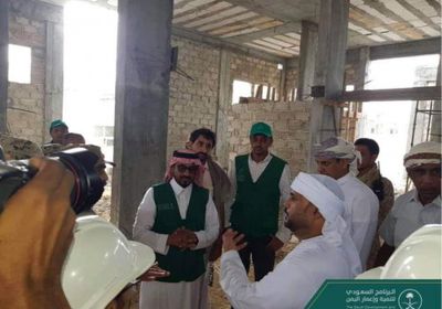 القحطاني وباكريت يزوران مركز غسيل الكلى بالمهرة (صور)	