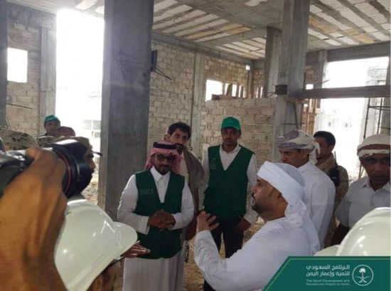 القحطاني وباكريت يزوران مركز غسيل الكلى بالمهرة (صور)	