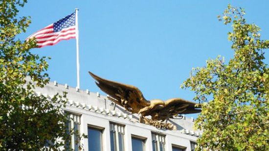 سولومون بلاك: إيران تقوم بتسليح المليشيات الحوثية بالألغام والمتفجرات