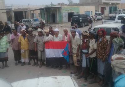 وقفة احتجاجيـة للمتقاعدين بالمحفد وتحذيرات بالتصعيد(تفاصيل)