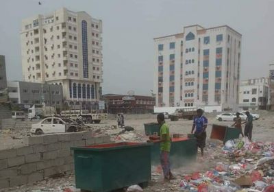 بدعم من المنظمة الدولية للهجرة ..حملة موسعة لنظافة شوارع المكلا (صور)