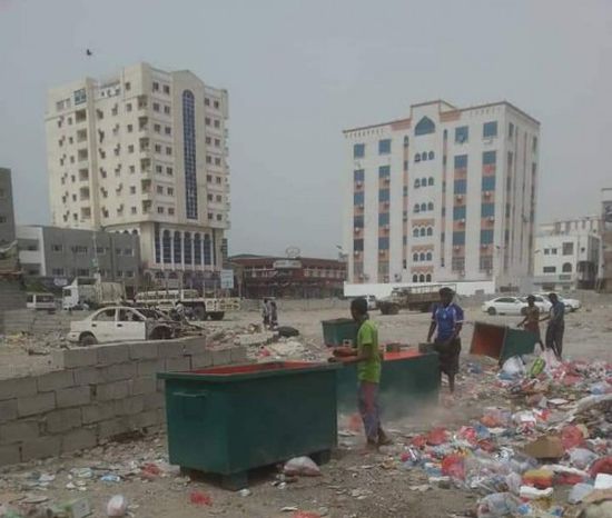 بدعم من المنظمة الدولية للهجرة ..حملة موسعة لنظافة شوارع المكلا (صور)