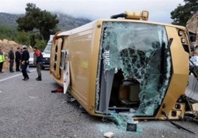 إصابة 25 سائحا من بولندا والنرويج في إنقلاب حافلة بتركيا