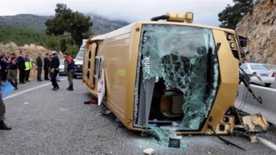 إصابة 25 سائحا من بولندا والنرويج في إنقلاب حافلة بتركيا