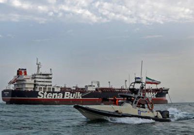 شركة السفينة البريطانية المحتجزة في إيران تتواصل هاتفيا مع طاقمها: بخير
