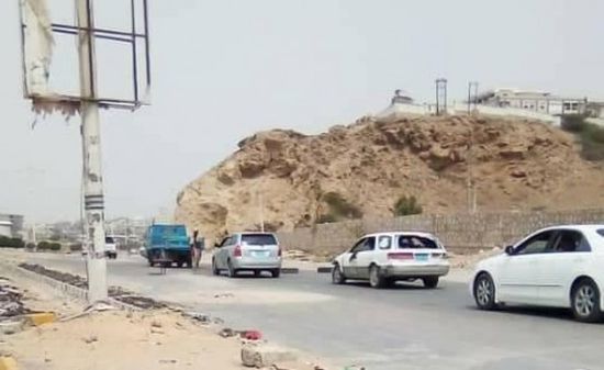 بالصور.. إعادة افتتاح الطريق الرئيسي بخط "المكلا ـ فوة"