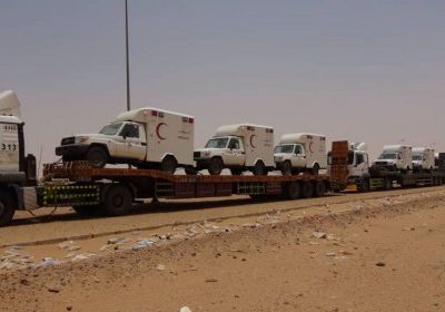 بدعم سعودي..تسليم 7 سيارات إسعاف للعاصمة عدن (صور)