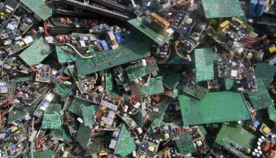 النفايات الإلكترونية خطر كارثي يهدد البيئة والإنسان