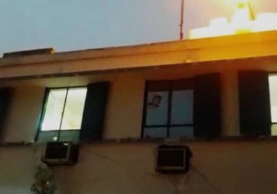 لأول مرة منذ 29 عاماً .. رفع علم الجنوب فوق مبنى شرطة المعلا بالعاصمة عدن