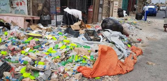 غضب بين أهالي حديبو بسبب انتشار القمامة ومطالبات لـ"خليفة الإنسانية" لإنقاذهم