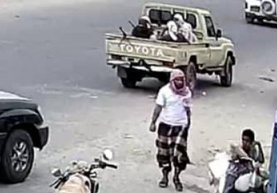 صور متداولة توثّق جريمة السطو على مرتبات الاتصالات بلحج  