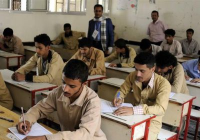 الحوثيون يعيدون التدريس الإلزامي للتحايل على حقوق المعلمين