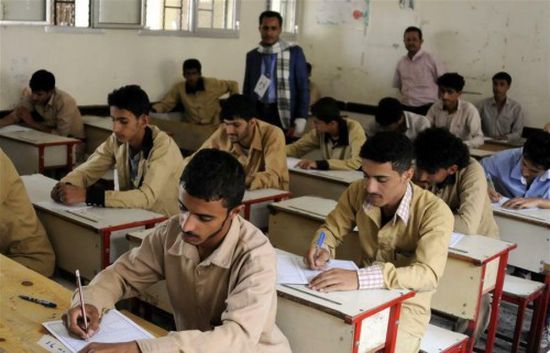الحوثيون يعيدون التدريس الإلزامي للتحايل على حقوق المعلمين