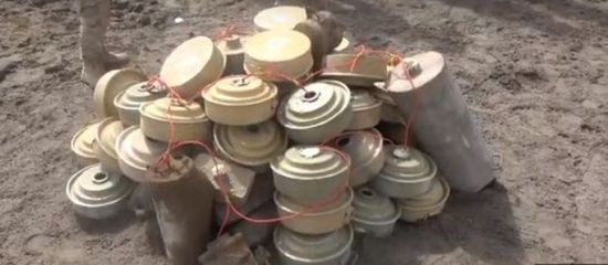 إتلاف كميات من الألغام الحوثية بعد نزعها من المسناء بالحديدة