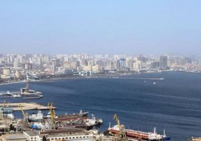 أذربيجان: نرسل مروحيتين وقوة بحرية إلى موقع سفينة شحن إيرانية وجهت نداء استغاثة