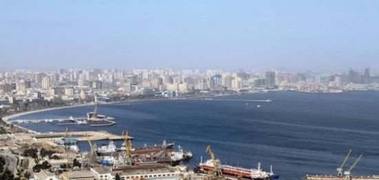 أذربيجان: نرسل مروحيتين وقوة بحرية إلى موقع سفينة شحن إيرانية وجهت نداء استغاثة