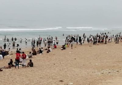 قوات خفر السواحل تُنقذ سيدة من الغرق في ساحل الشحر