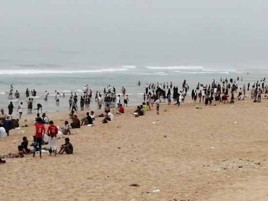 قوات خفر السواحل تُنقذ سيدة من الغرق في ساحل الشحر