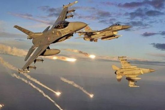 غارة جوية تركية تستهدف طائرة حربية لنقل الحجاج في ليبيا