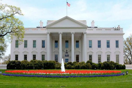 البيت الأبيض يُعلن التزام ترامب بحماية مصالح واشنطن وحلفائها بـ"هرمز"