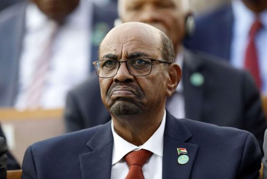 بهذه التهم.. القضاء السوداني يحدد موعد أولى جلسات محاكمة "البشير"
