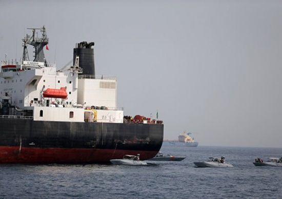 إنقاذ طاقم سفينة شحن إيرانية من الغرق قرابة أذربيجان