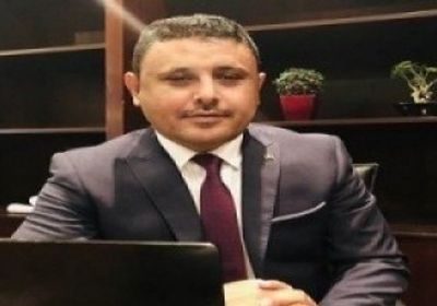 "اليافعي" يكشف فساد الشرعية بعدن عقب إقالة الزبيدي