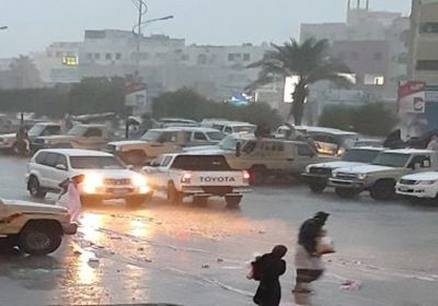 تمدد السحب الرعدية إلى عدن وتوقعات بهطول أمطار 