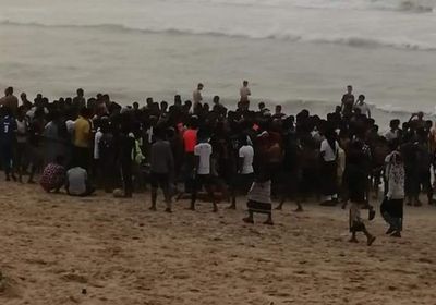 إنقاذ فتاة من الغرق في ساحل الستين بالمكلا 