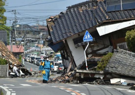 مقتل 4 أشخاص على الأقل جراء زلزالين ضربا جزرًا بالفلبين