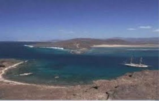 تفاصيل استلام خفر السواحل لجزيرة "زقر" من القوات الإماراتية 