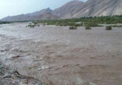 السيول الجارفة توقف حركة المسافرين في أبين