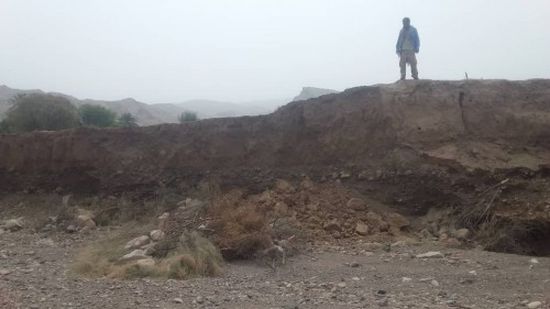 بسبب السيول.. أراضي وأبار ردفان معرضة للجرف