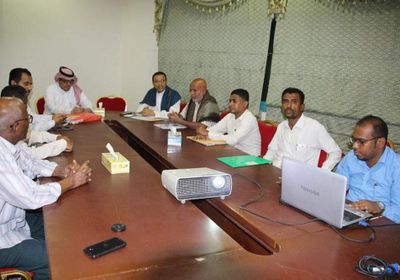 " البرنامج السعودي " يطلع على خطط تطوير التعليم والنظافة بحضرموت
