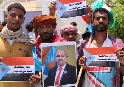 لليوم الثاني على التوالي.. الاحتجاجات تطارد "الرعيني" في المكلا (صورة)