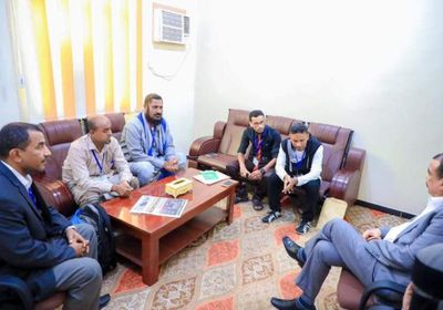 بن بريك يناقش أوضاع المعلمين بساحل حضرموت مع لجنة متابعة شؤونهم 