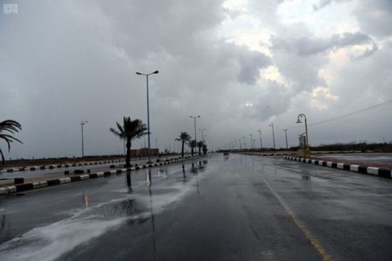 سقوط أمطار غزيرة على مرتفعات جازان بالسعودية