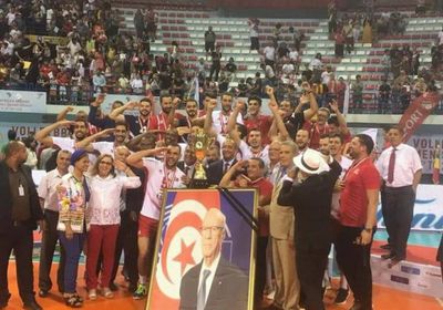 منتخب تونس للطائرة يحقق بطولة أفريقيا.. ويهدي الفوز لـ"السبسي"