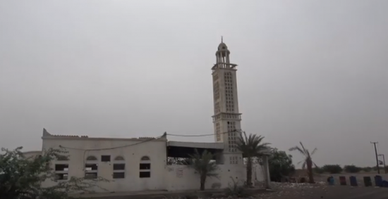 مسجد إدريس غريب..مليشيات الحوثي تنتهك بيوت الله في التحيتا بالحديدة (فيديو)