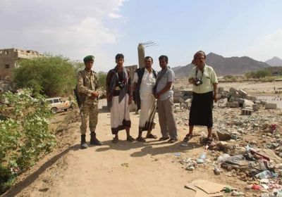 فريق إعلامي من انتقالي شبوة يرصد معاناة منطقة خورة المنكوبة جراء الفيضانات (صور)