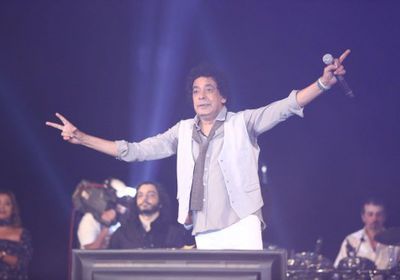 بالفيديو.. محمد منير يتسلم درع مهرجان جرش بحفله الأخير 