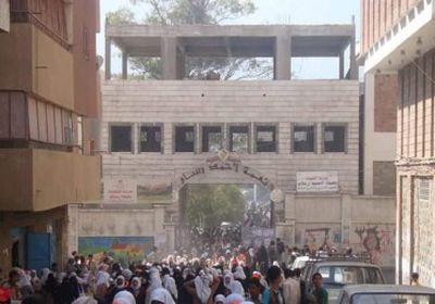 تقدر بمليارات الريالات..مليشيات الحوثي تستولي على إيرادات تعز