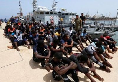 إيطاليا تسمح بإنزال 16 مهاجرا من إجمالي 131 عالقين على متن سفينة
