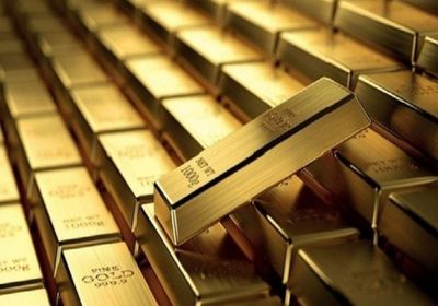 الذهب يتراجع عالمياً بفعل توقعات خفض الفائدة