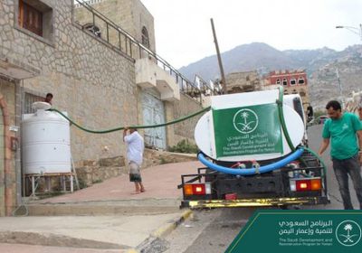 البرنامج السعودي: ‏استمرار توزيع صهاريج المياه في محافظة ‎تعز