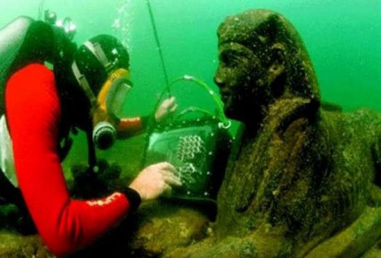 مصر تعلن اكتشاف معبد عمره أكثر من 1000 عام تحت الماء
